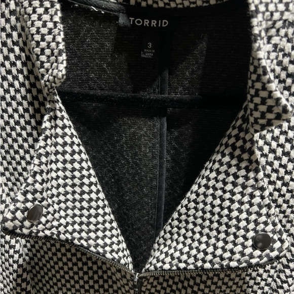 Torrid Black and White Houndstooth Jacket - Picture 2 of 4